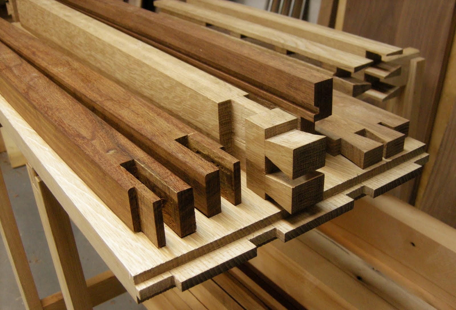 woodworking bench features